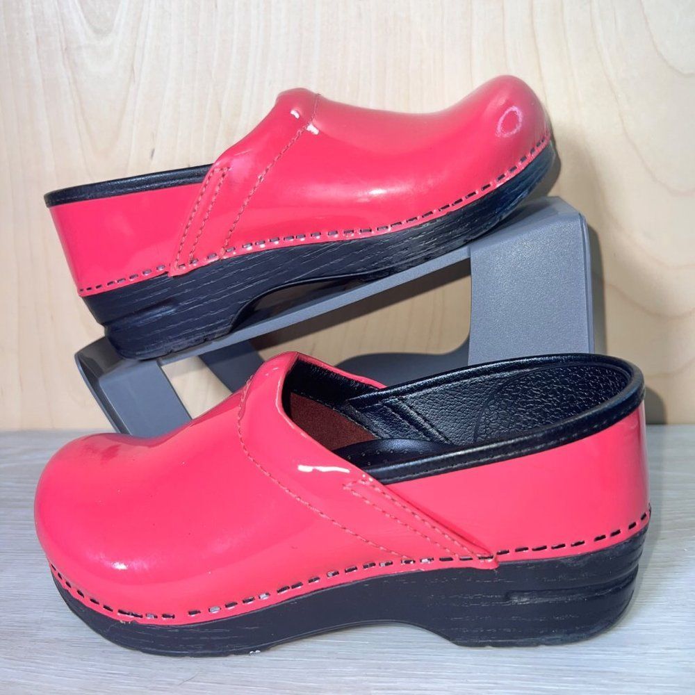 Dansko Gitte Pink Patent Leather Clogs Youth 3.5-4